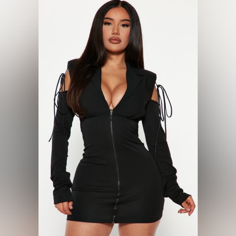 Fashion Nova - Jayden Blazer Cold Shoulder Mini Dress in Black